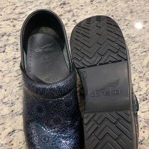 Dansko Women's Black and Blue Patterned Mules